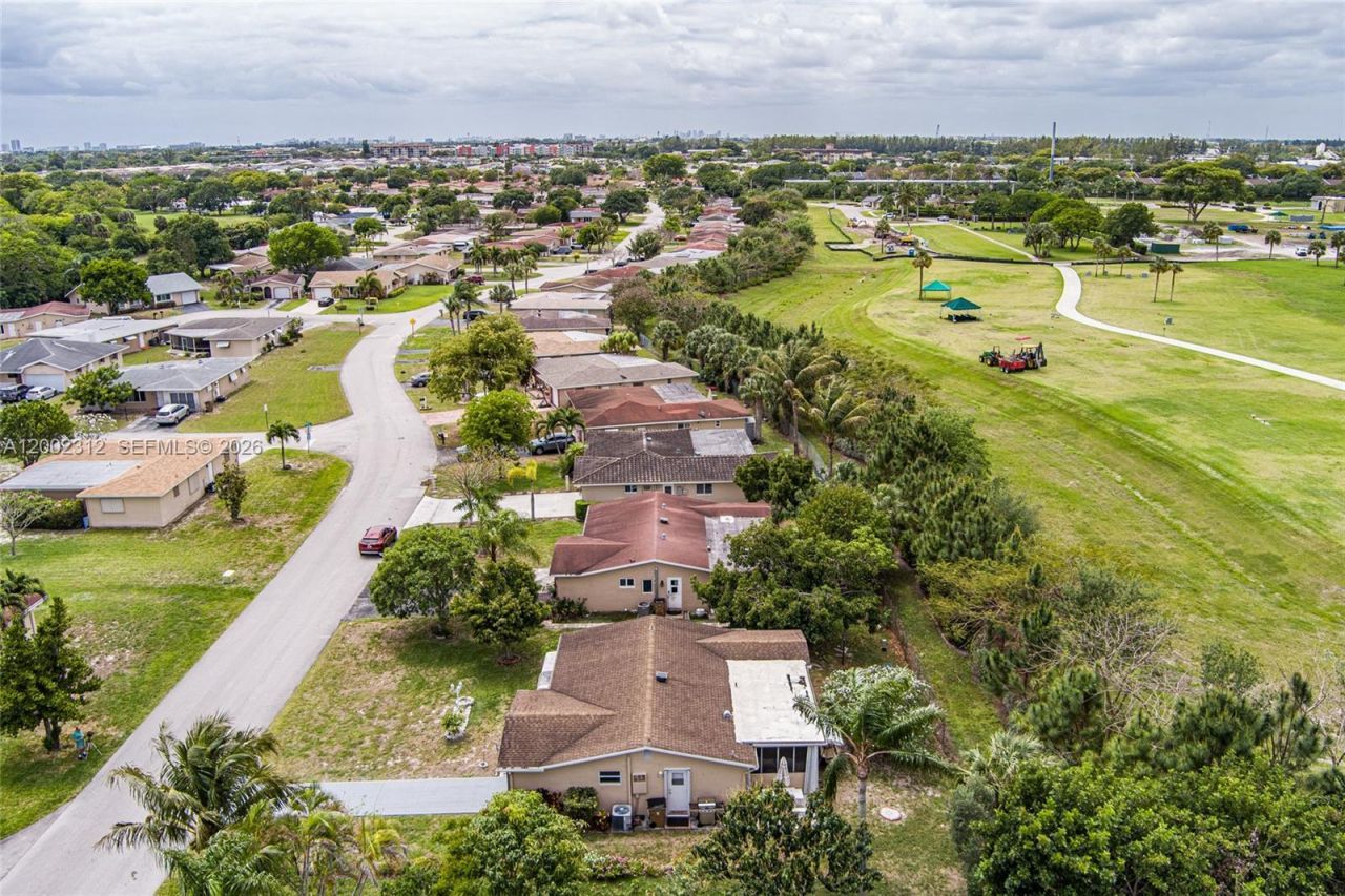 4871 NW 13th Ave, Deerfield Beach, FL 33064 Photo