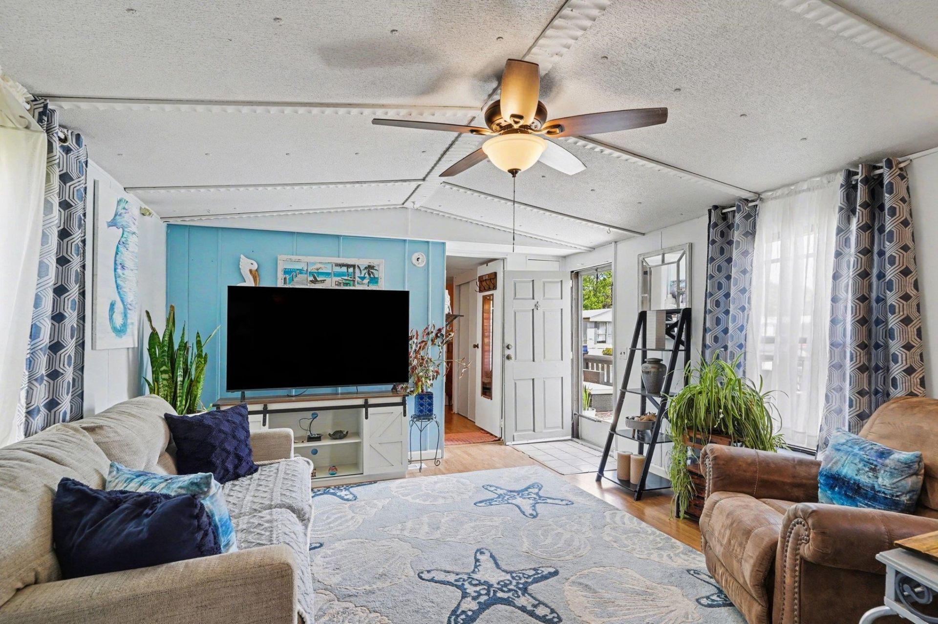 1661 Ursa Major Dr. Photo 11