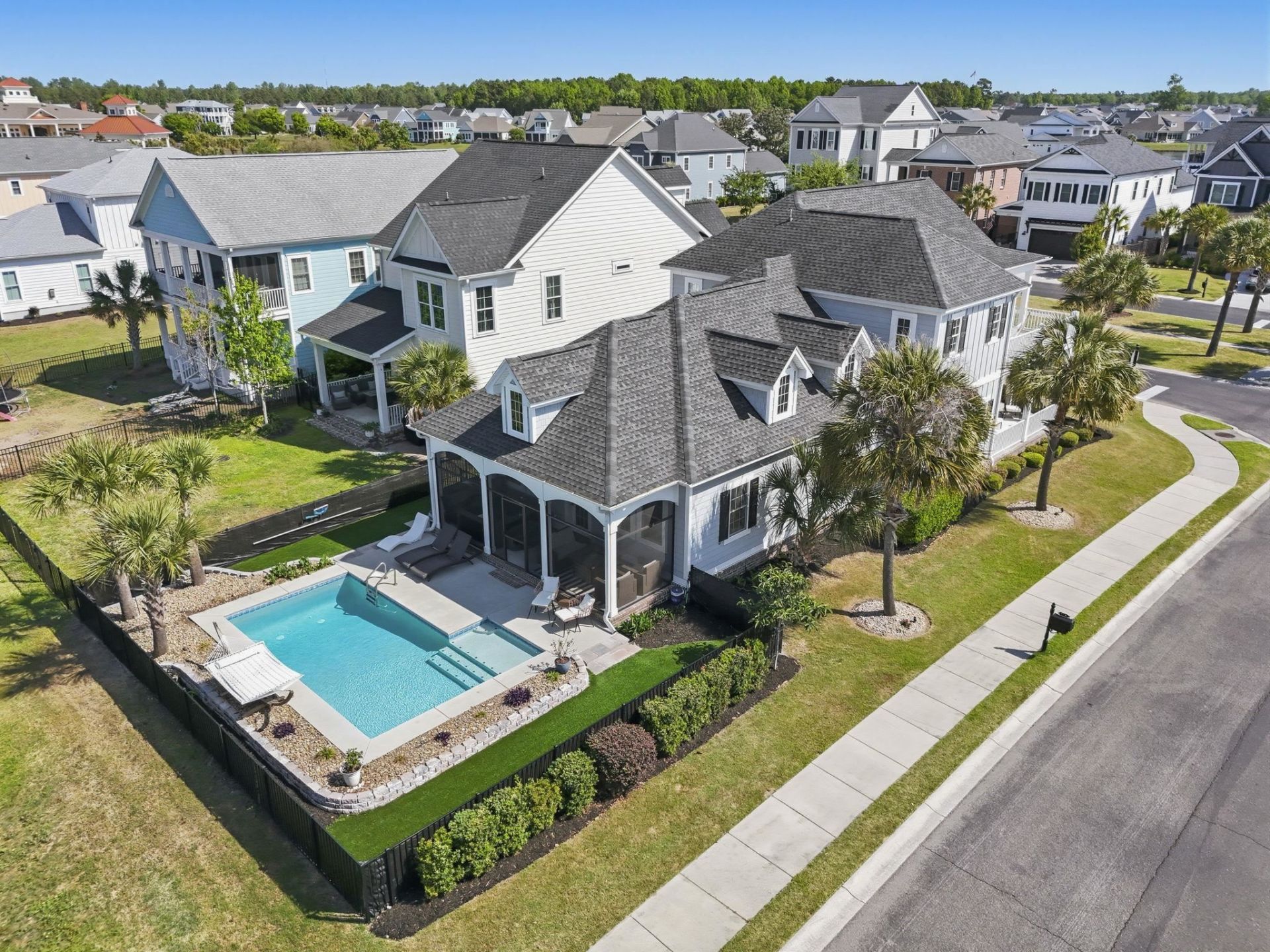 2101 Castille Dr. Photo 2