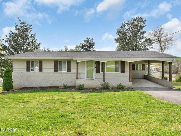 105 Henley Rd, Oak Ridge, TN 37830