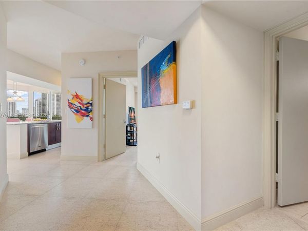 20000 E Country Club Dr , Unit 610, Aventura, FL 33180