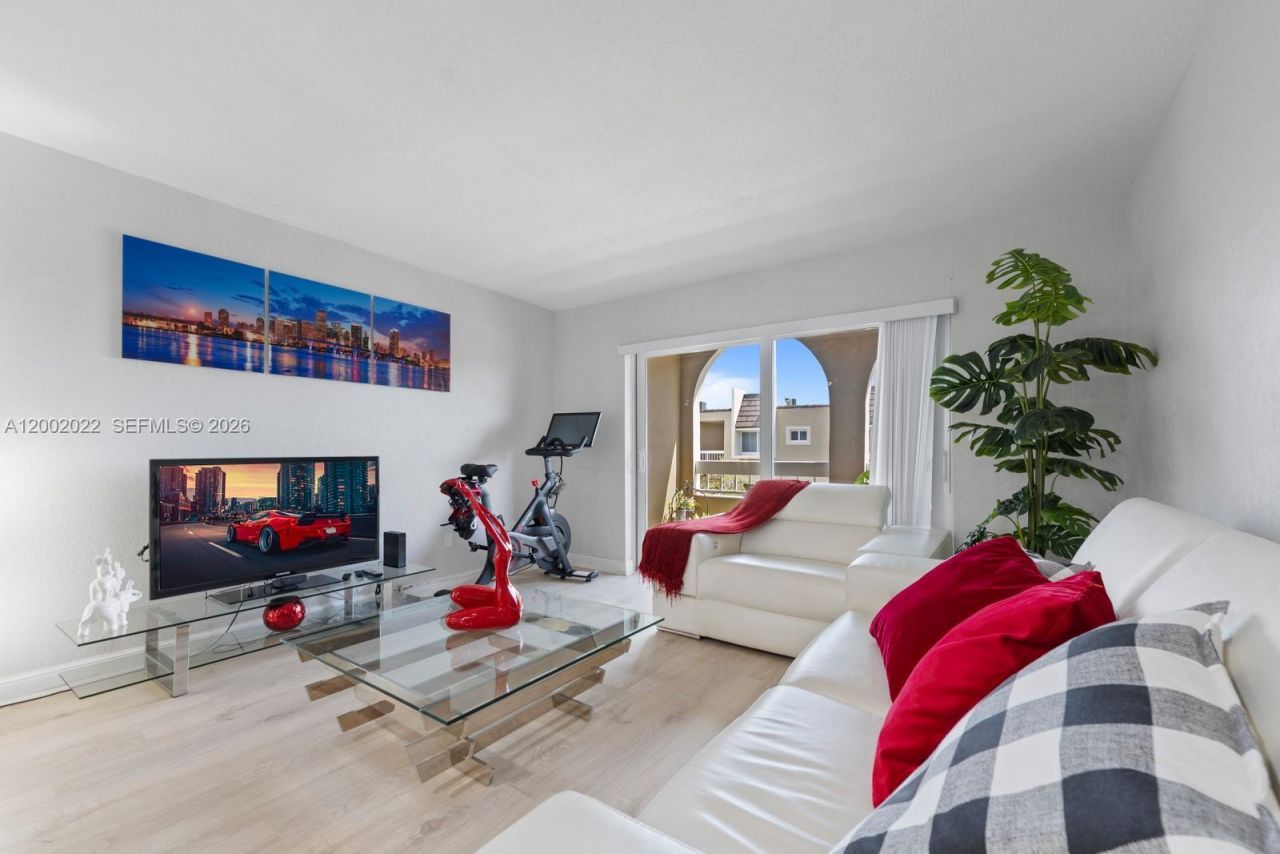 7845 Camino Real, Unit O-413, Miami, FL 33143 Photo