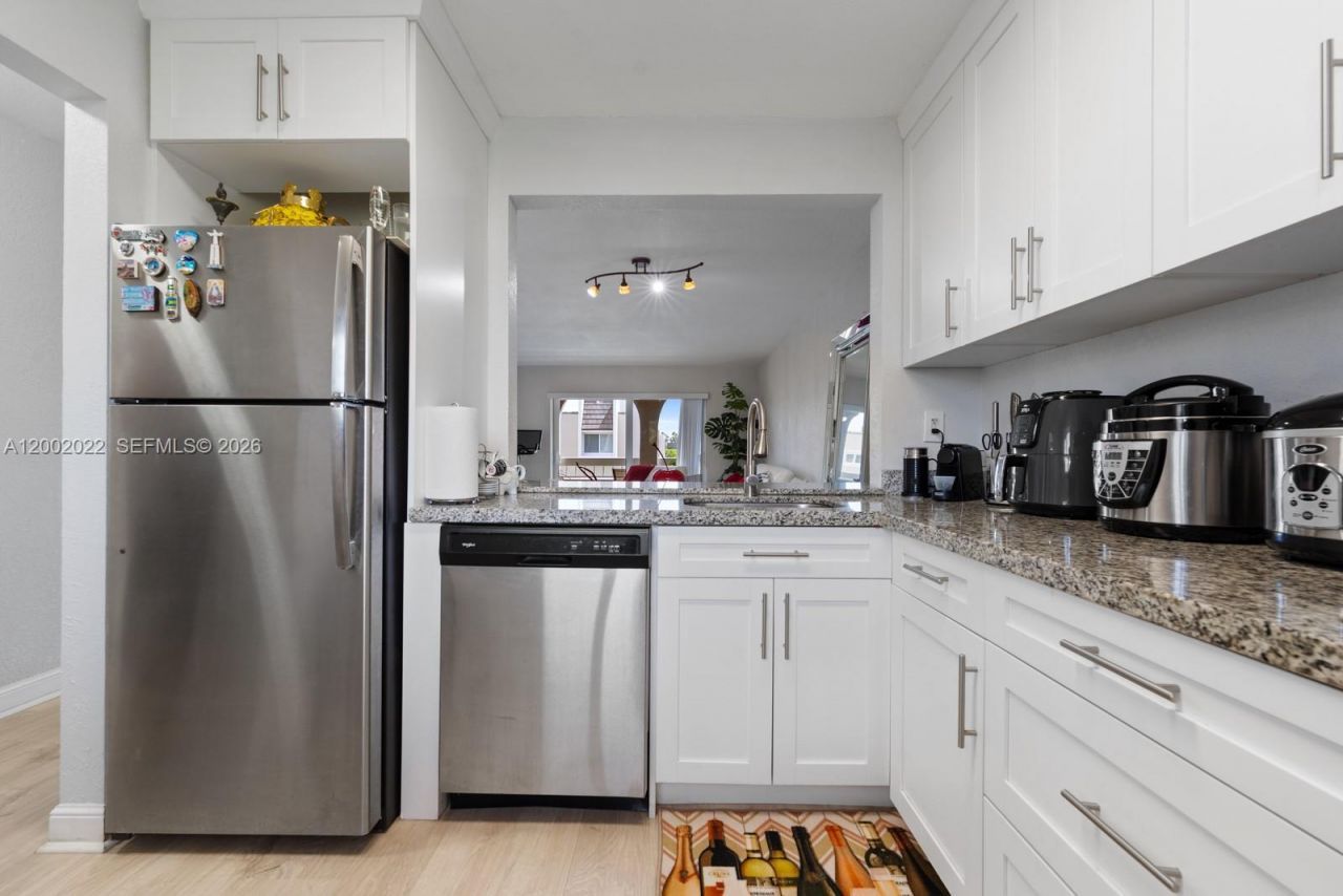 7845 Camino Real, Unit O-413, Miami, FL 33143 Photo