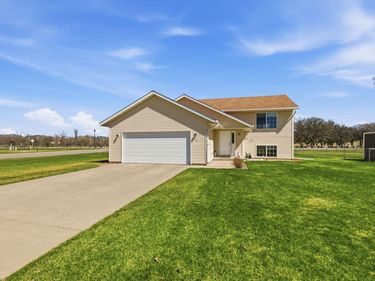 401 Morning View Court, Sauk Centre, MN 56378