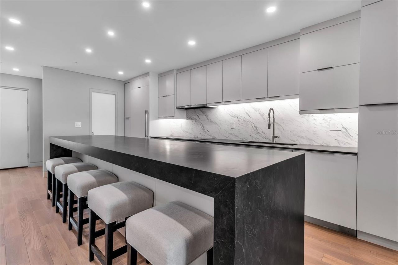 5740 Midnight Pass Road, Unit 403, Sarasota, FL 34242 Photo