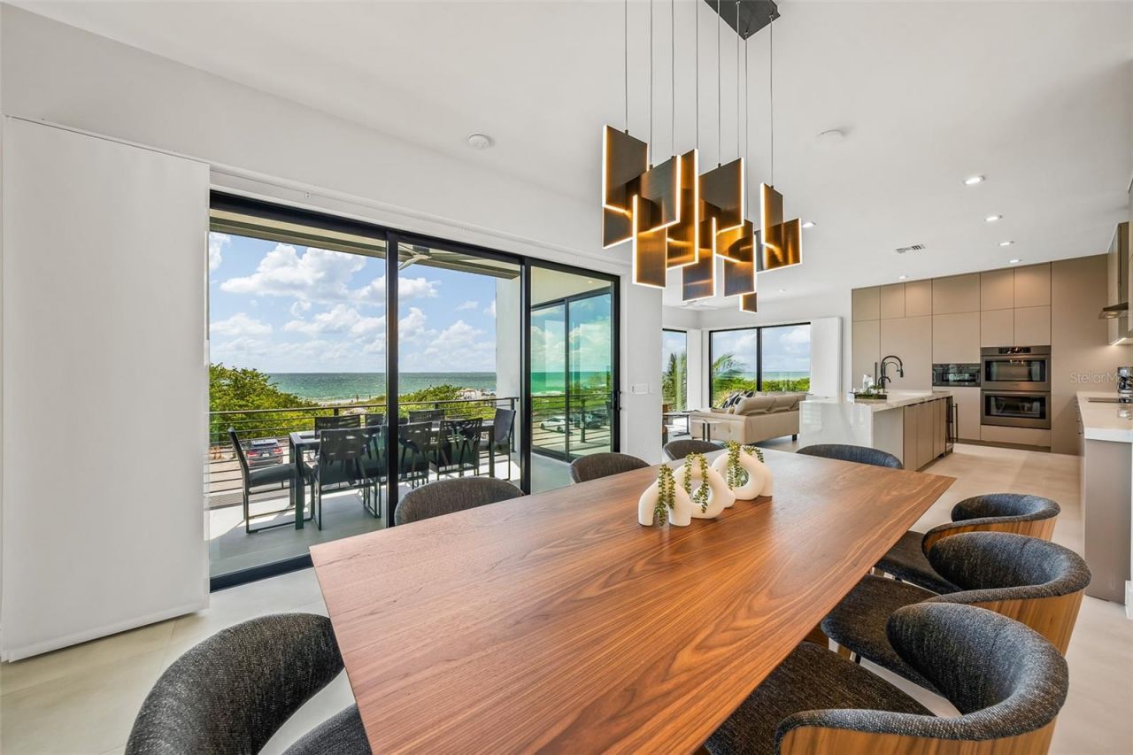 101 7th Street S, Bradenton Beach, FL 34217 Photo