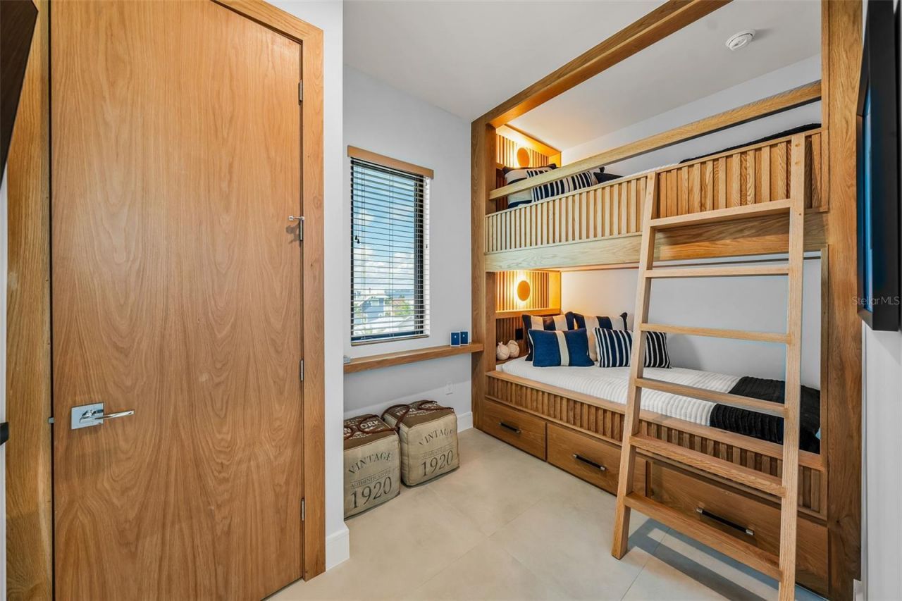 101 7th Street S, Bradenton Beach, FL 34217 Photo