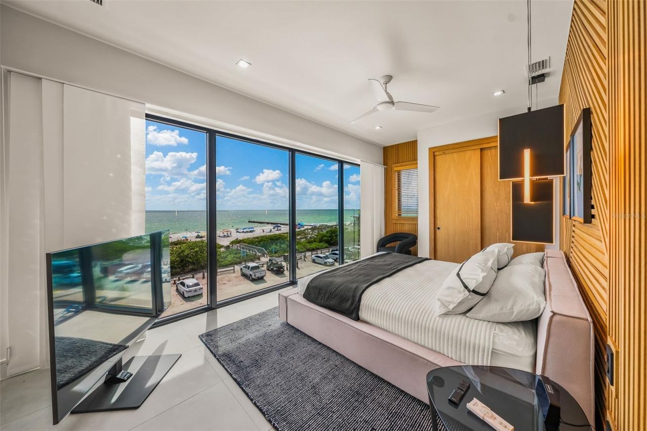 101 7th Street S, Bradenton Beach, FL 34217 Photo