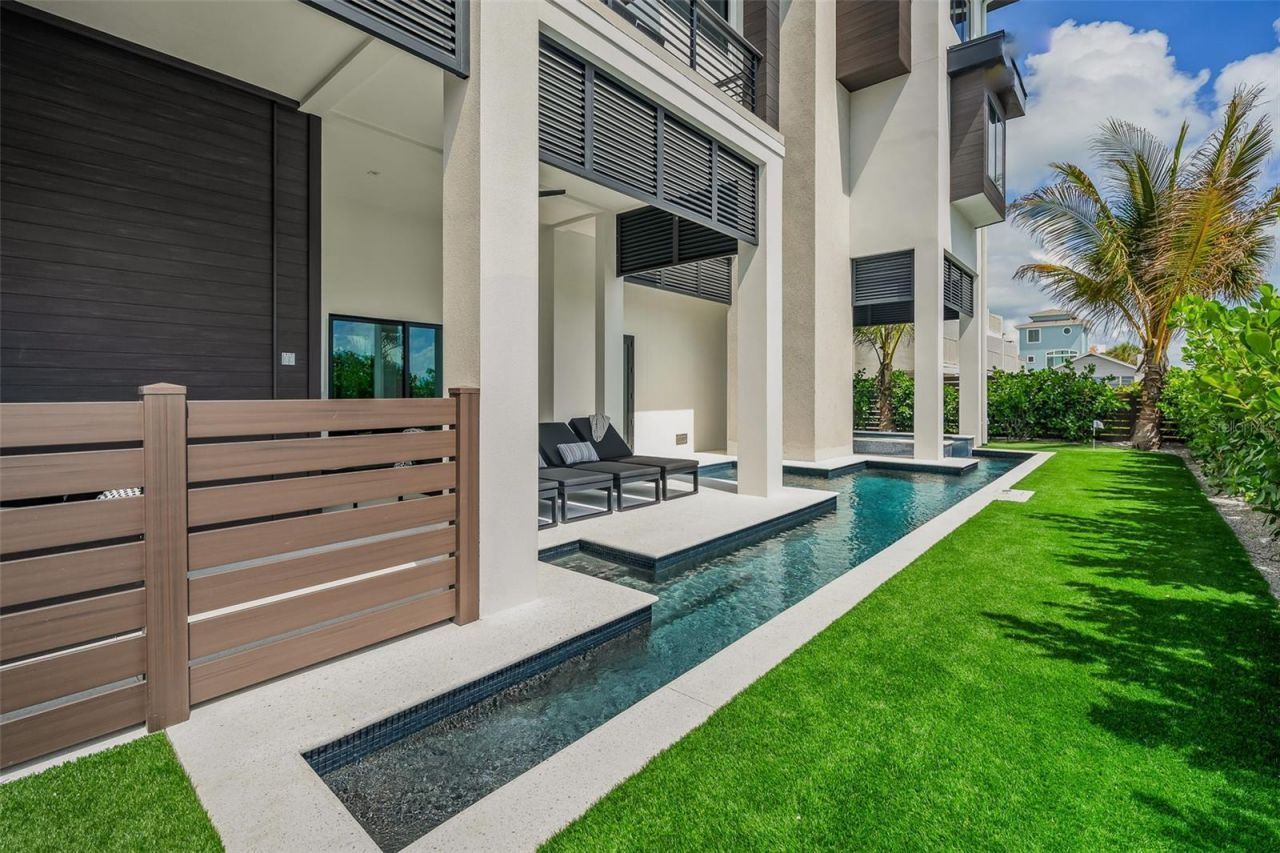 101 7th Street S, Bradenton Beach, FL 34217 Photo