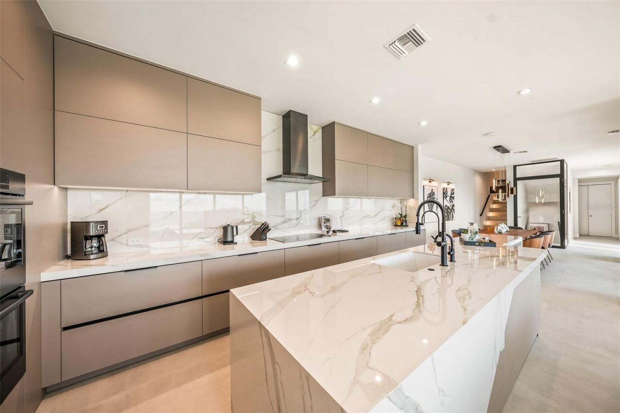 101 7th Street S, Bradenton Beach, FL 34217 Photo