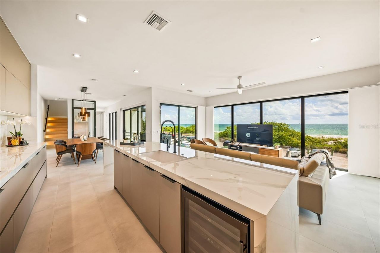 101 7th Street S, Bradenton Beach, FL 34217 Photo