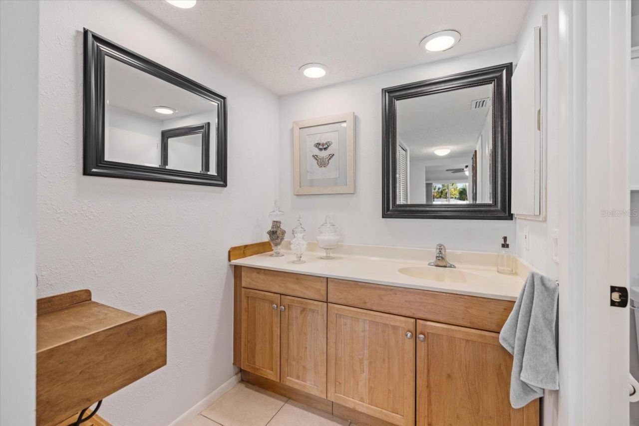 6939 W Country Club Drive N, Unit 156, Sarasota, FL 34243 Photo