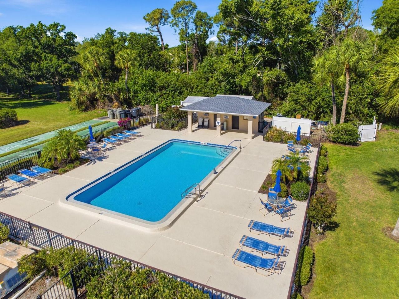 6939 W Country Club Drive N, Unit 156, Sarasota, FL 34243 Photo