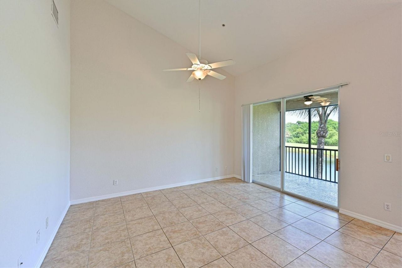 1011 Fairwaycove Lane, Unit 202, Bradenton, FL 34212 Photo