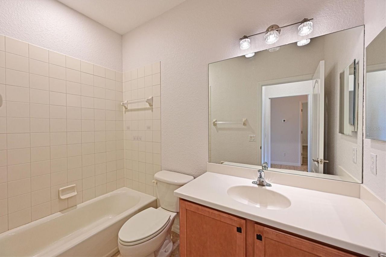 1011 Fairwaycove Lane, Unit 202, Bradenton, FL 34212 Photo