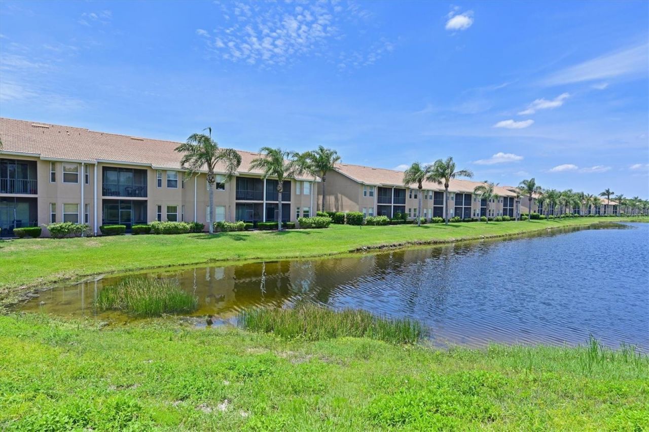 1011 Fairwaycove Lane, Unit 202, Bradenton, FL 34212 Photo
