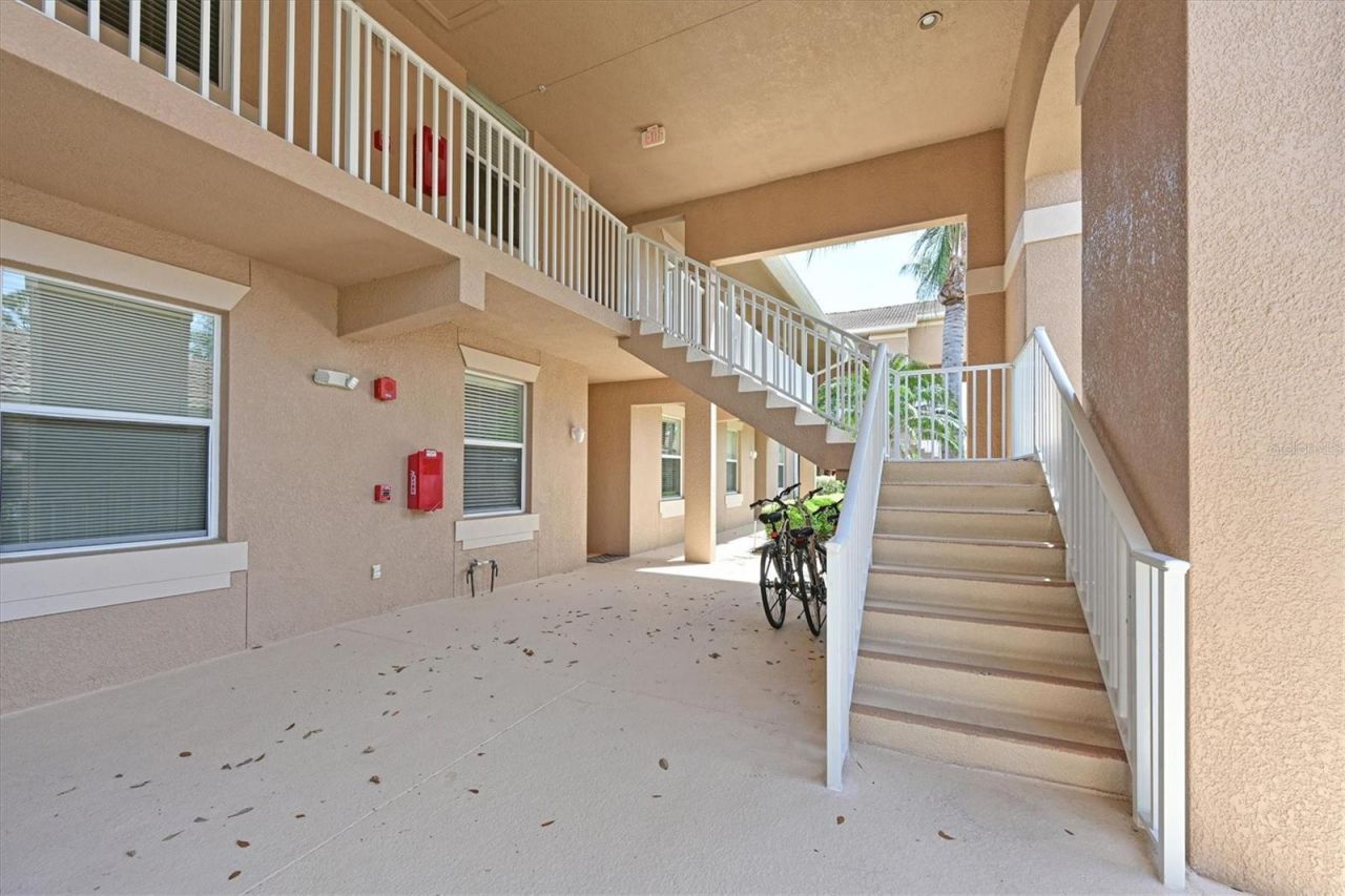 1011 Fairwaycove Lane, Unit 202, Bradenton, FL 34212 Photo