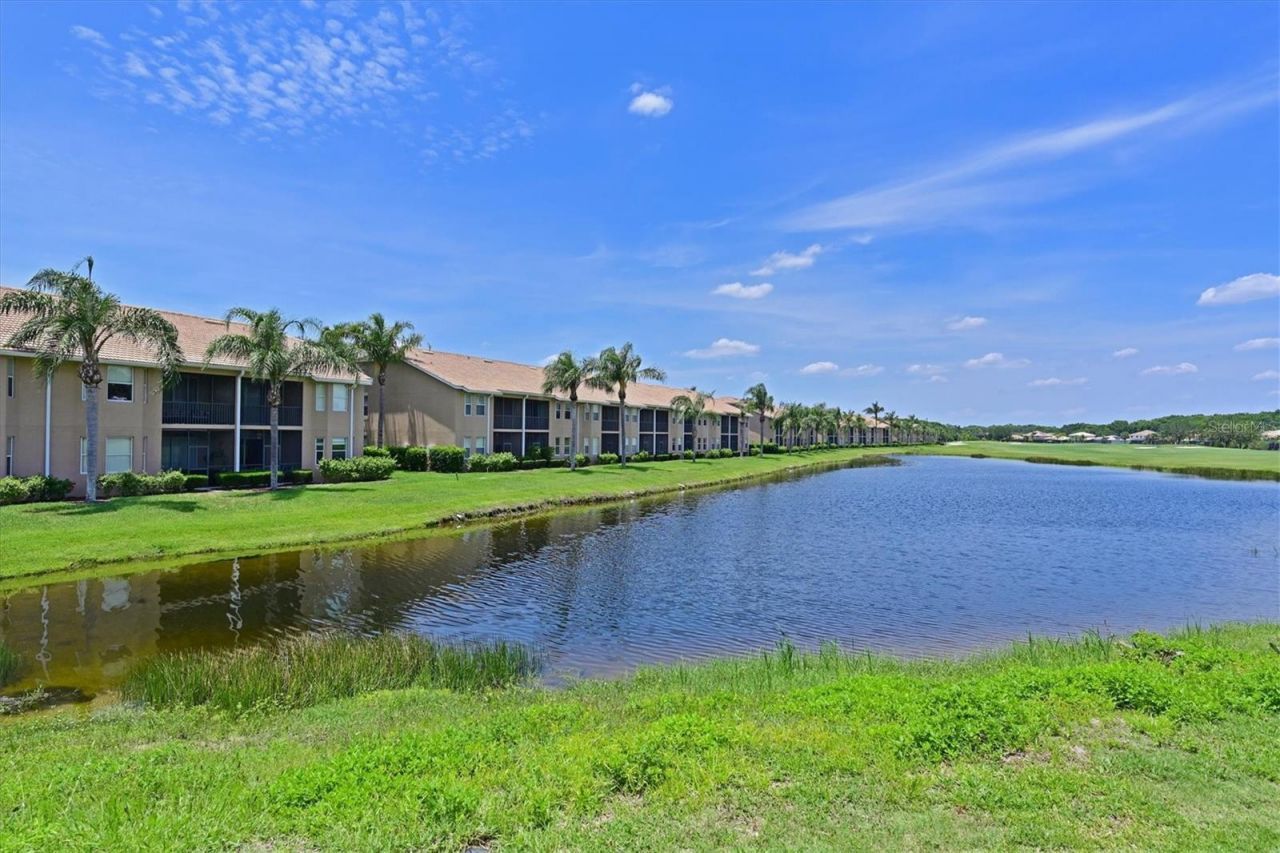 1011 Fairwaycove Lane, Unit 202, Bradenton, FL 34212 Photo