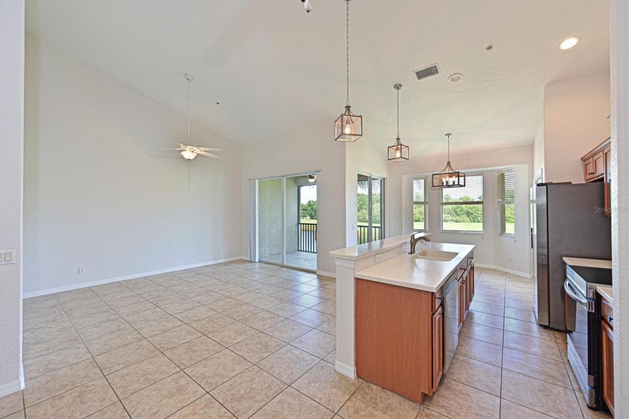 1011 Fairwaycove Lane, Unit 202, Bradenton, FL 34212 Photo