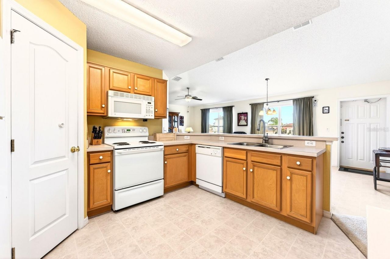 416 Lakeview Road, Kissimmee, FL 34759 Photo