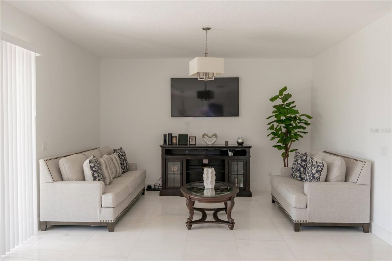 6609 Lake Pembroke Place, Orlando, FL 32829 Photo