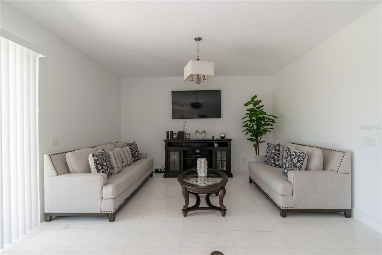 6609 Lake Pembroke Place, Orlando, FL 32829 Photo