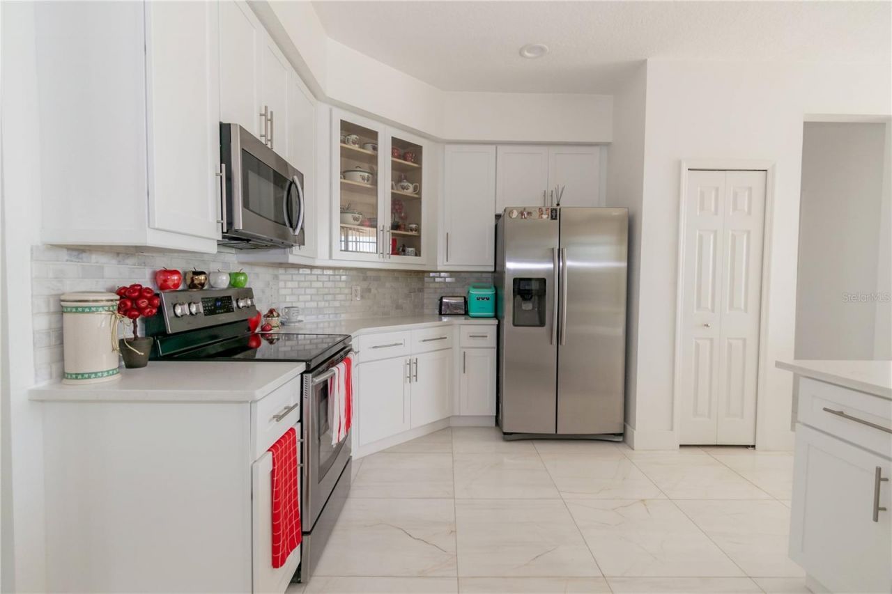 6609 Lake Pembroke Place, Orlando, FL 32829 Photo