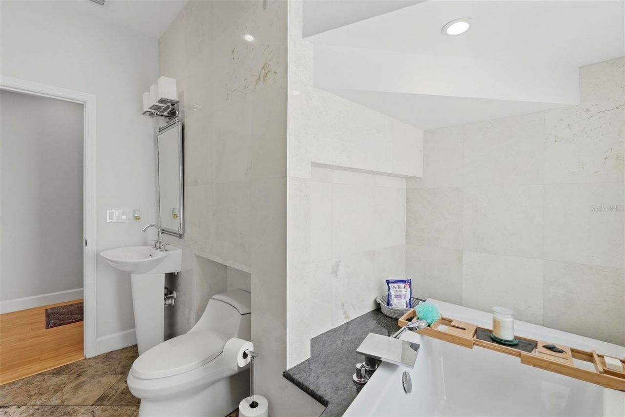 125 23rd Avenue Ne, Saint Petersburg, FL 33704 Photo
