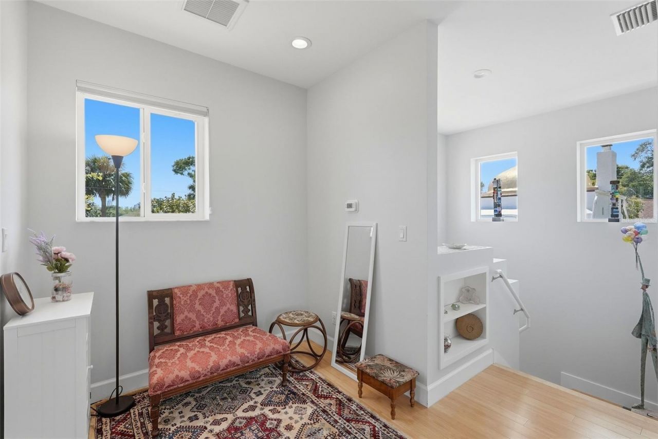 125 23rd Avenue Ne, Saint Petersburg, FL 33704 Photo