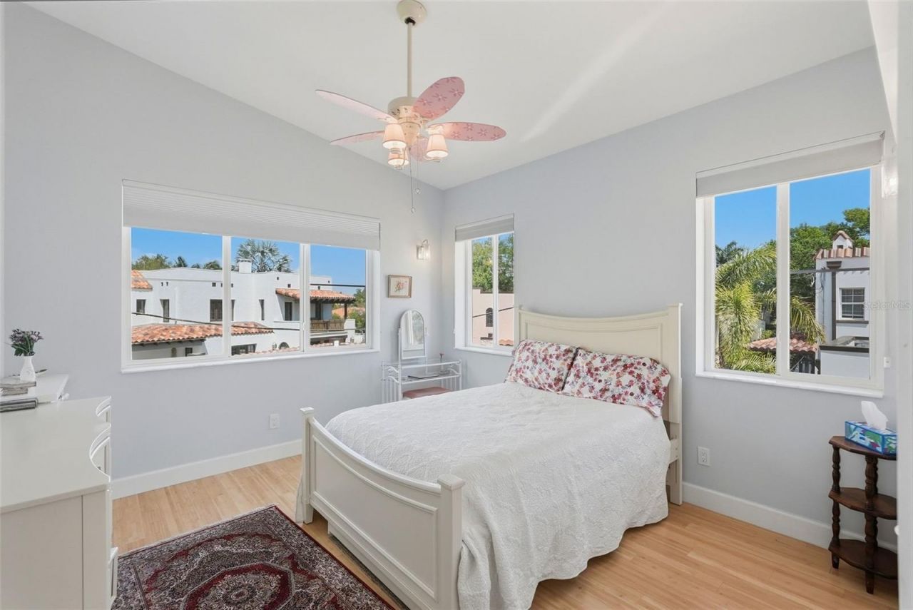 125 23rd Avenue Ne, Saint Petersburg, FL 33704 Photo