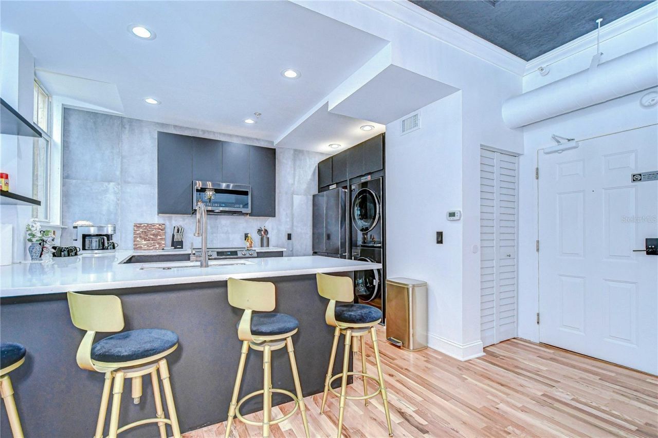 215 Central Avenue, Unit 2B, Saint Petersburg, FL 33701 Photo