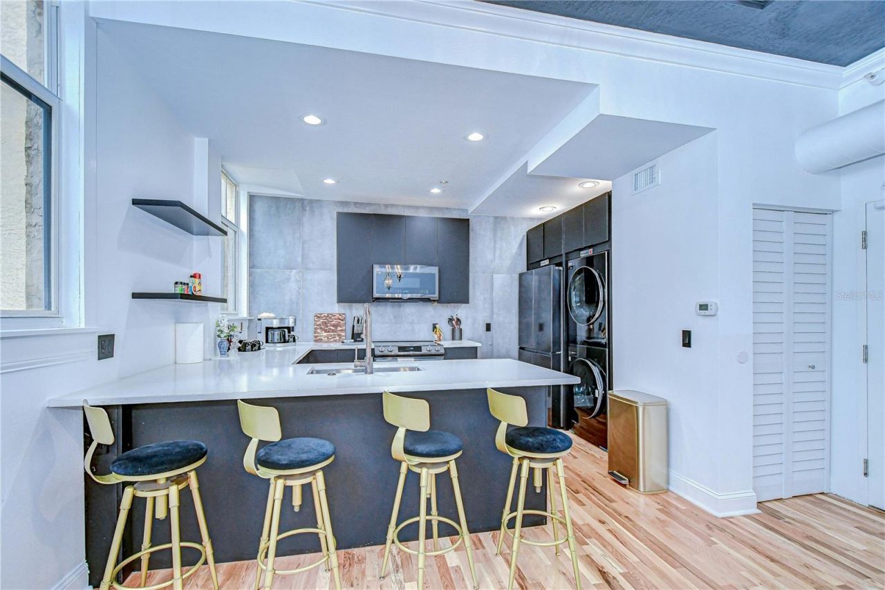 215 Central Avenue, Unit 2B, Saint Petersburg, FL 33701 Photo