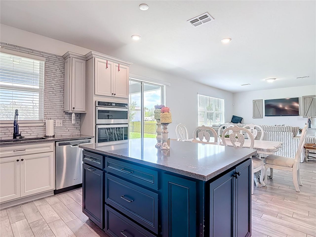 6136 Bradford Woods Drive, Zephyrhills, FL 33542 Photo