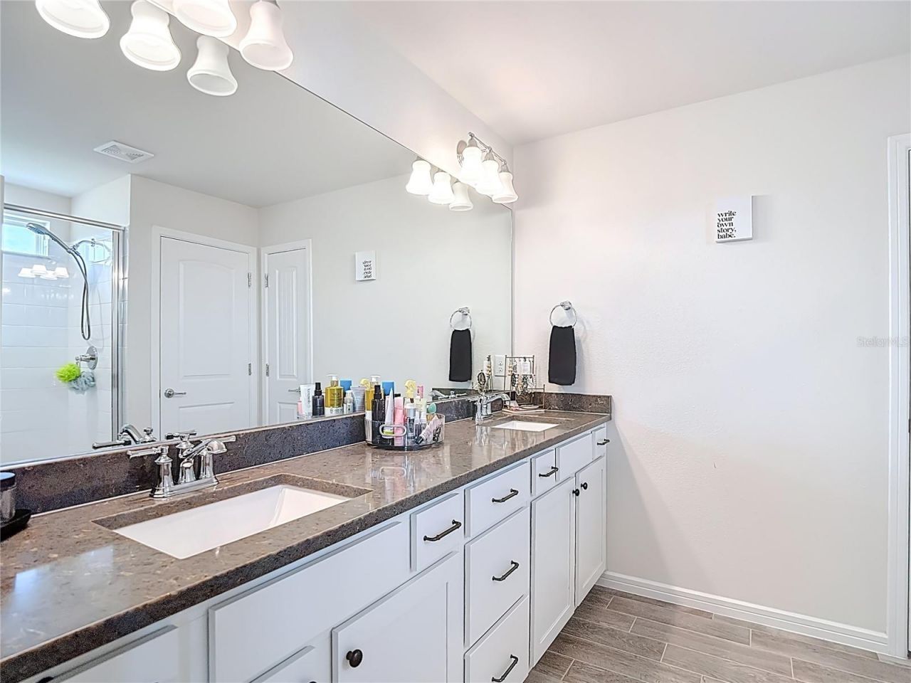 6136 Bradford Woods Drive, Zephyrhills, FL 33542 Photo