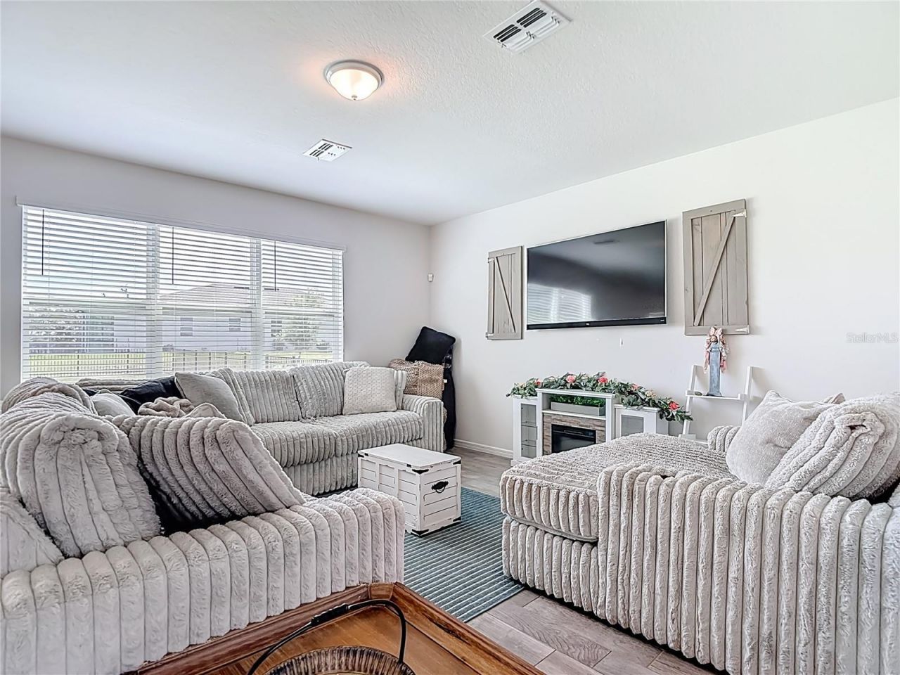 6136 Bradford Woods Drive, Zephyrhills, FL 33542 Photo