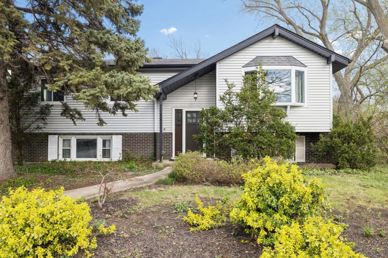 933 S Iowa Avenue , Addison, IL 60101