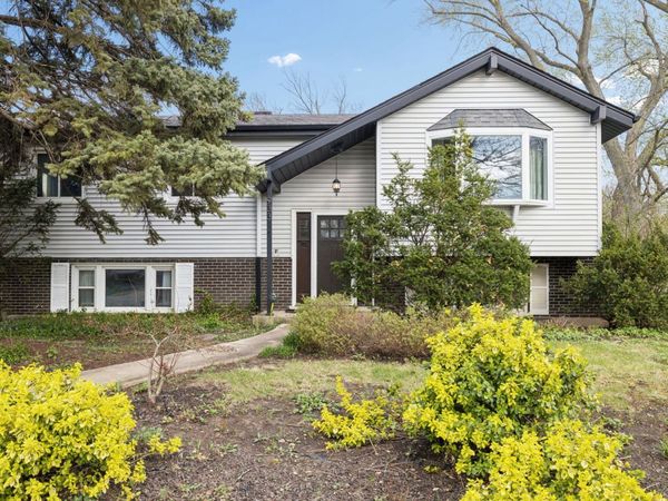 933 S Iowa Avenue , Addison, IL 60101