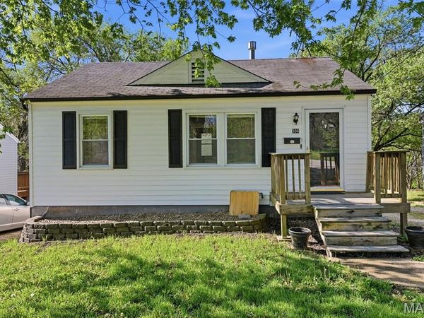 306 Oaklawn Avenue , Warrenton, MO 63383