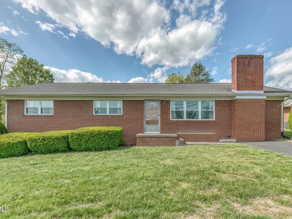 136 Hemlock Street, Mount Carmel, TN 37645