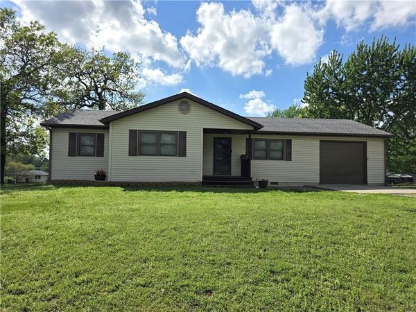 106 S Vernon Street, El Dorado Springs, MO 64744