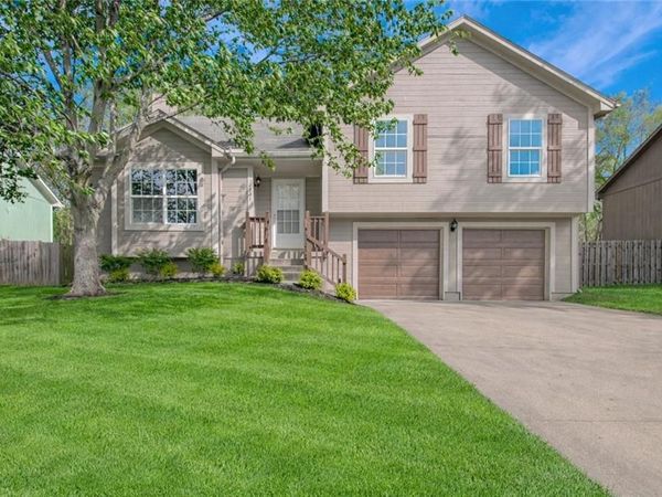 2521 NW Richard Street, Blue Springs, MO 64015