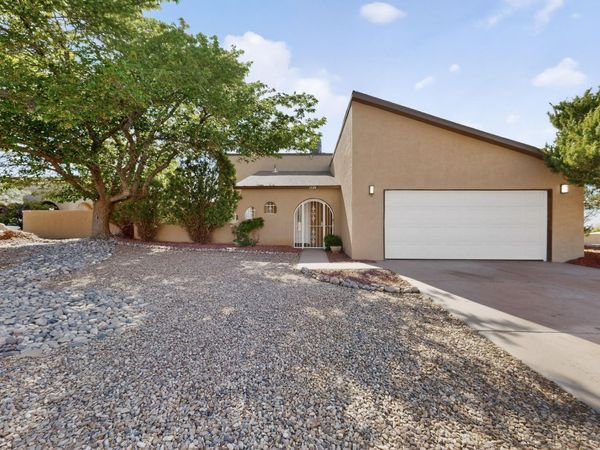 1729 Monte Largo Drive NE, Albuquerque, NM 87112