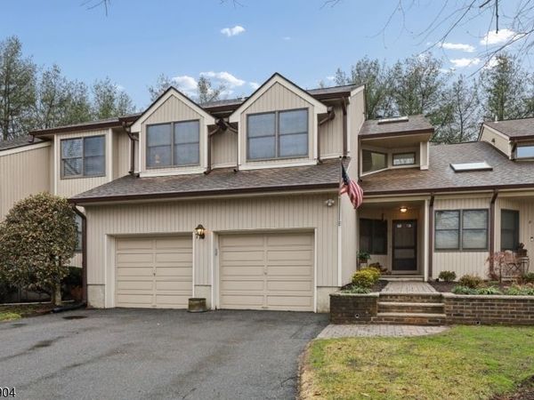 7 Valen Ct, Franklin Lakes, NJ 07417