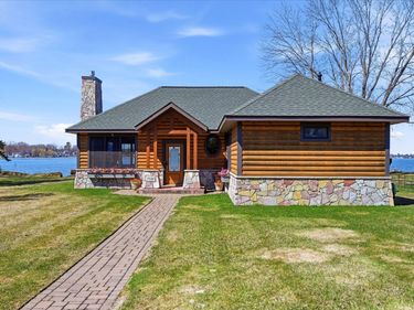 7530 N Shore Circle N, Forest Lake, MN 55025