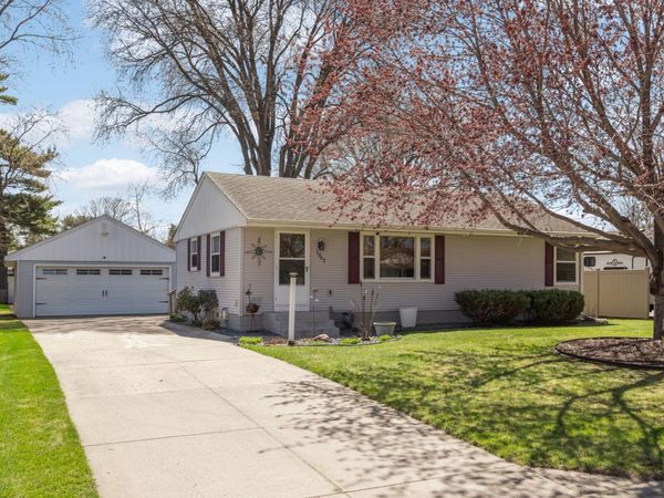 1062 Kenneth Street , Eagan, MN 55121