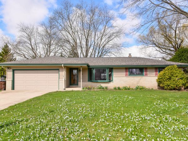 4845 S Langlade Dr, New Berlin, WI 53151