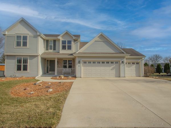 805 Red Fox Ct, Watertown, WI 53094