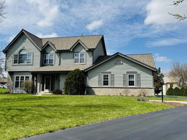 19560 Edmonton Ct, Brookfield, WI 53045