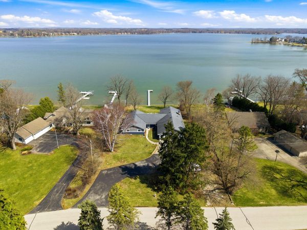 W398N6198 Mary Ln, Oconomowoc, WI 53066