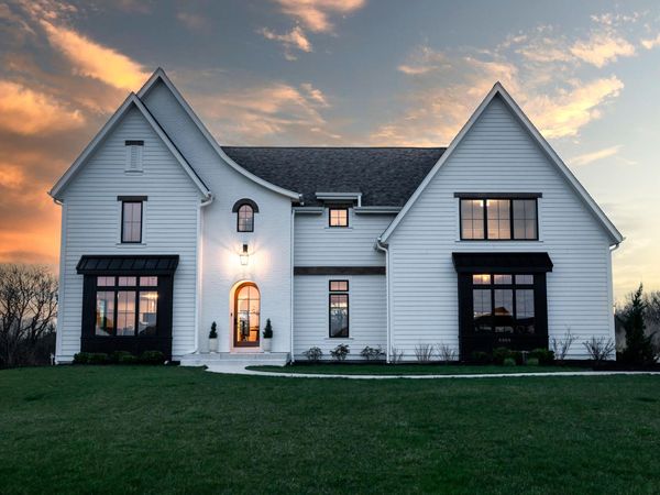 4066 Hawthorn Farm Ct, Delafield, WI 53018